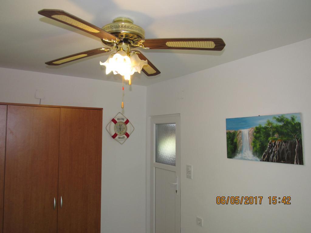 Guest House Vanessa Supetar Exterior photo