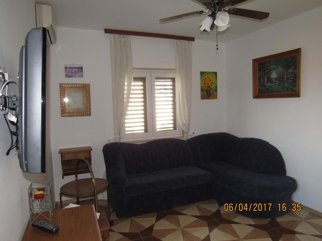 Guest House Vanessa Supetar Exterior photo