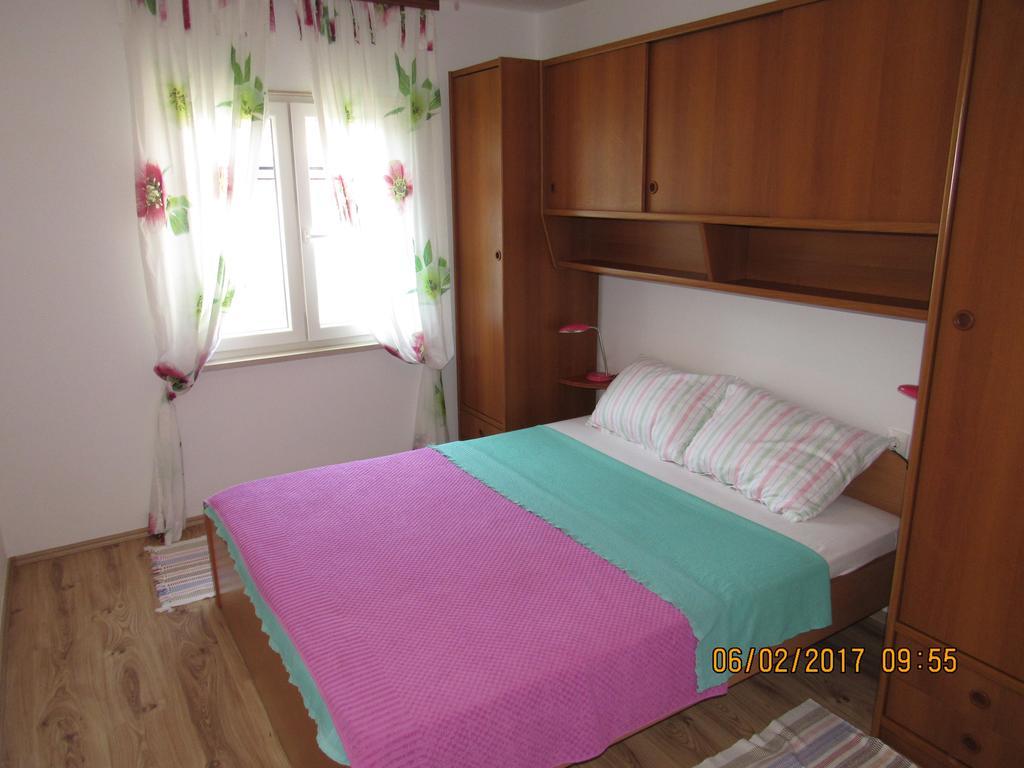 Guest House Vanessa Supetar Exterior photo