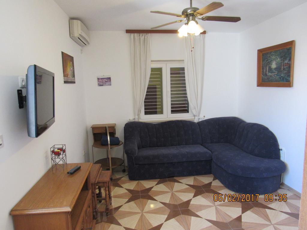 Guest House Vanessa Supetar Exterior photo